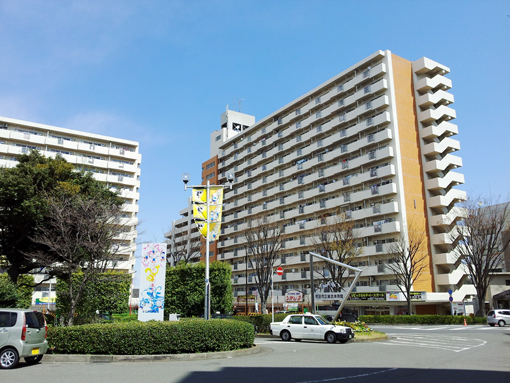 成瀬駅前に建つ高層住宅